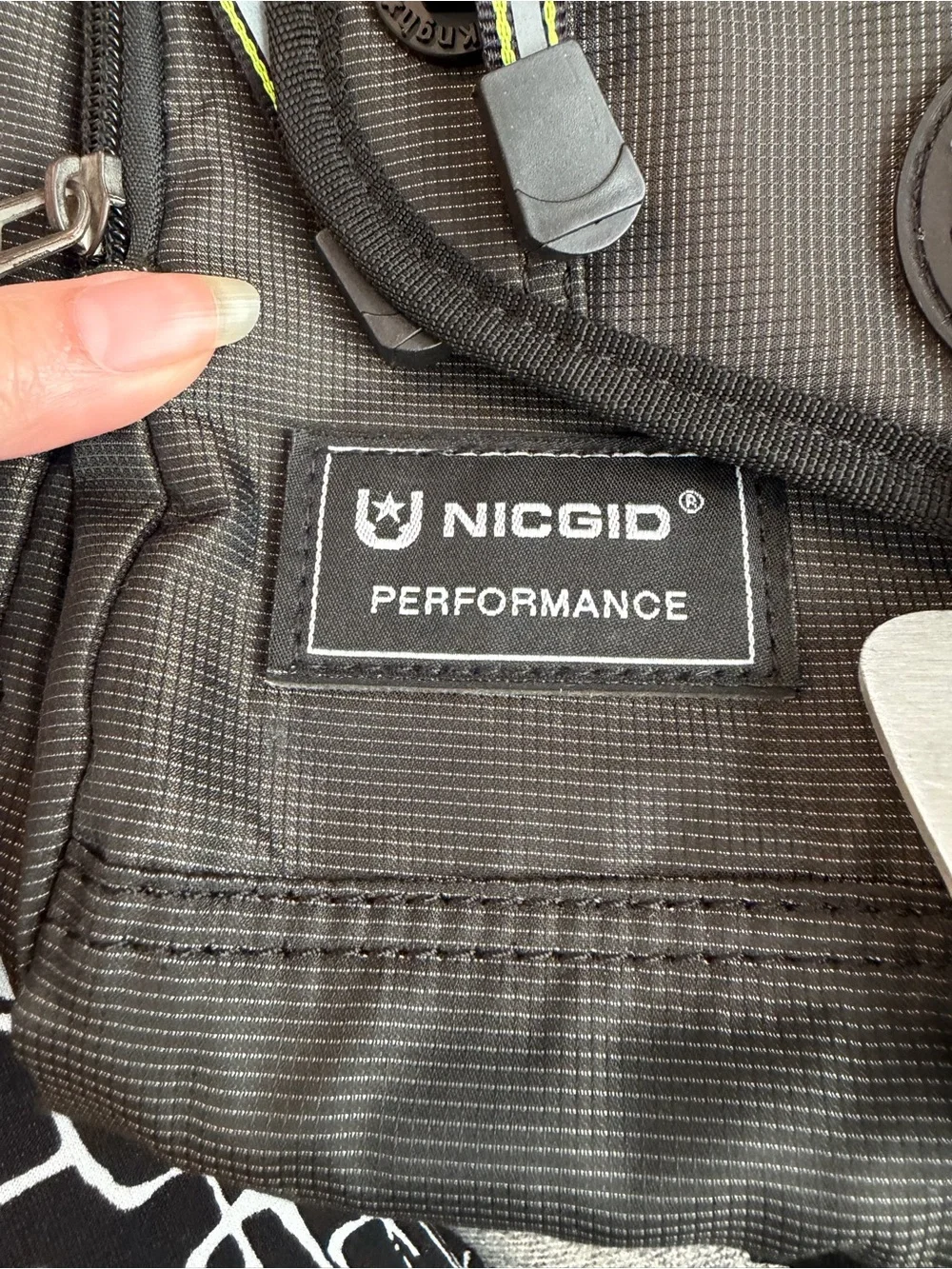 Nicgid Performance Men’s (Unisex) Black Sling Shoulder Bag many pockets GUC